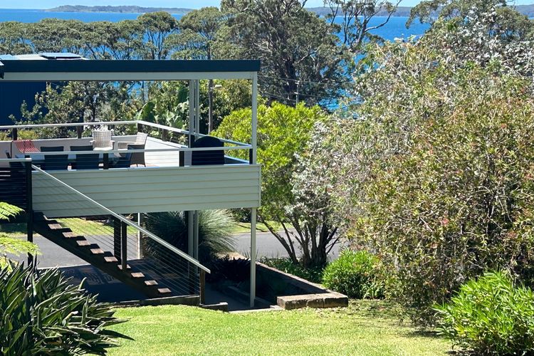 Unwind at Hyams Beach