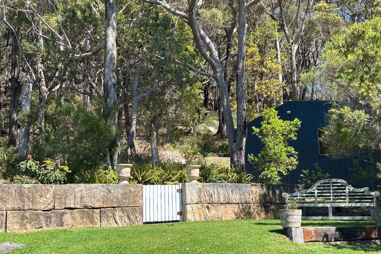 Unwind at Hyams Beach