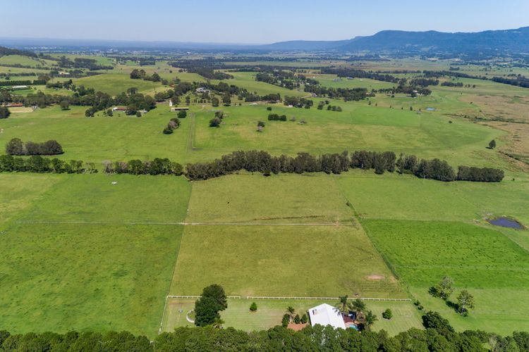 Whispering Pines House,  Far Meadow, Berry