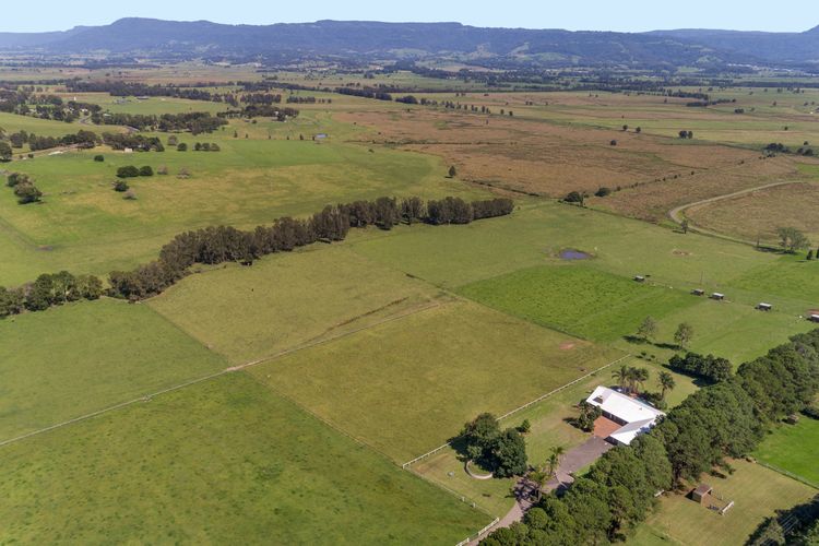 Whispering Pines House,  Far Meadow, Berry