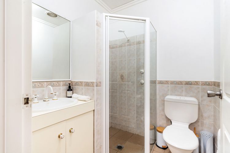 Whispering Pines House,  Far Meadow, Berry