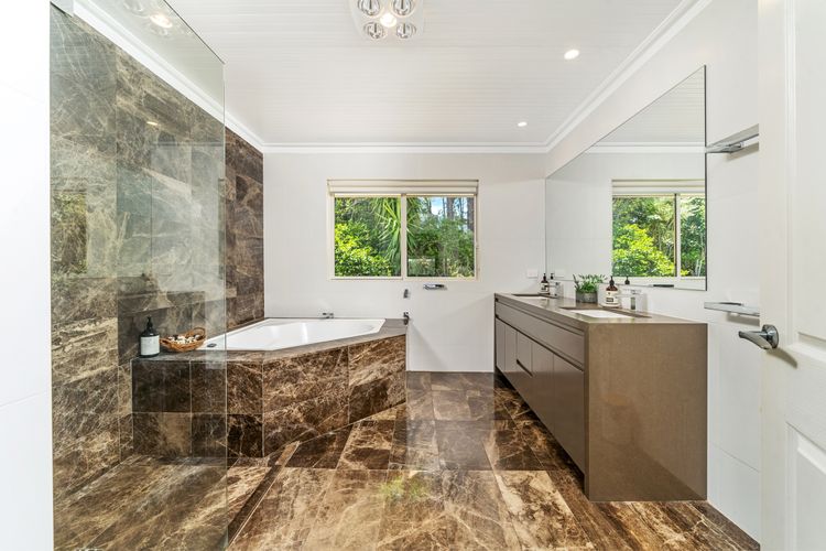 Whispering Pines House,  Far Meadow, Berry