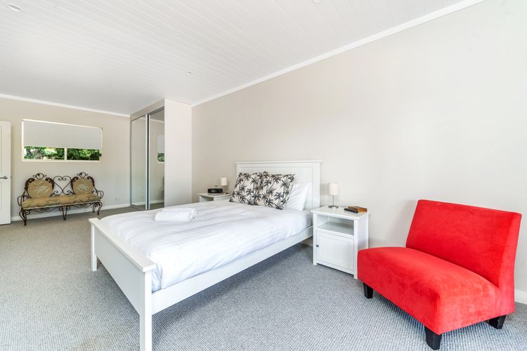 Whispering Pines House,  Far Meadow, Berry