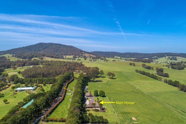 Whispering Pines House + Cottage, Far Meadow, Berry