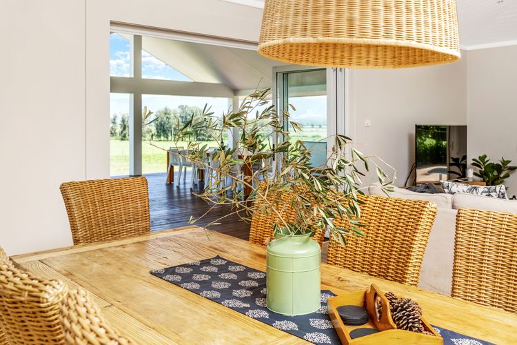 Whispering Pines House + Cottage, Far Meadow, Berry