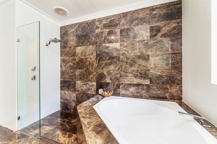 Whispering Pines House + Cottage, Far Meadow, Berry