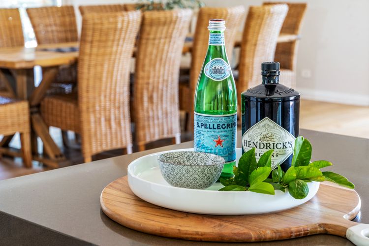 Whispering Pines House + Cottage, Far Meadow, Berry