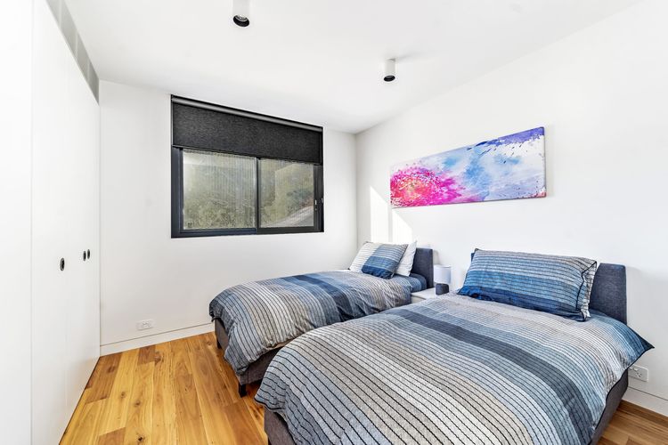 Estuary House, Basin View