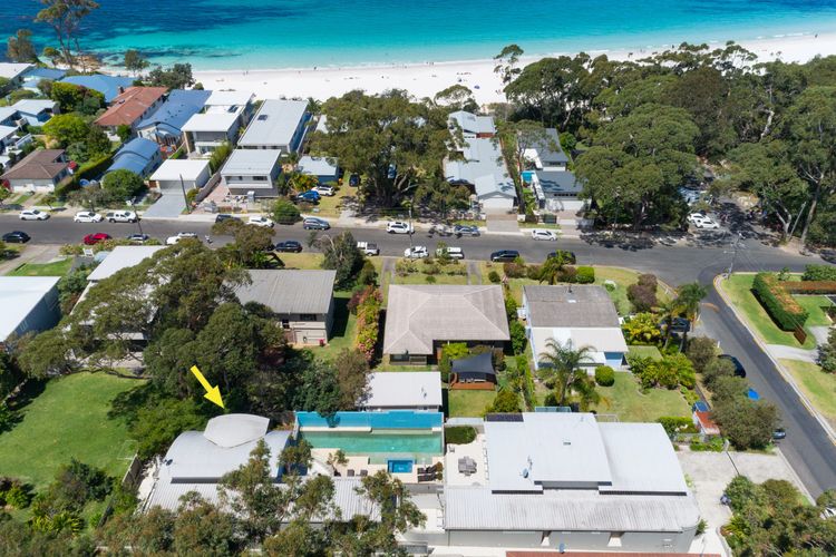 Beachdaze at Hyams Beach