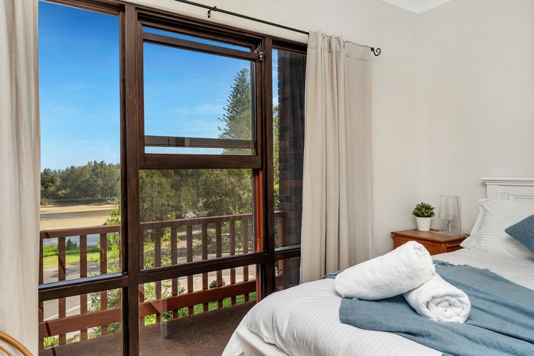 Seven Smiles, Gerroa