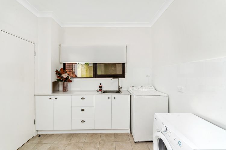 Seven Smiles, Gerroa