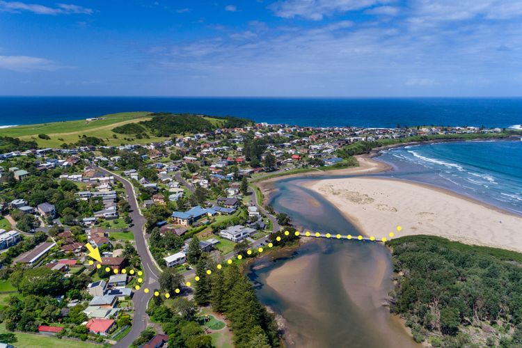 Seven Smiles, Gerroa