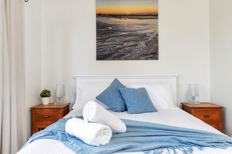 Seven Smiles, Gerroa