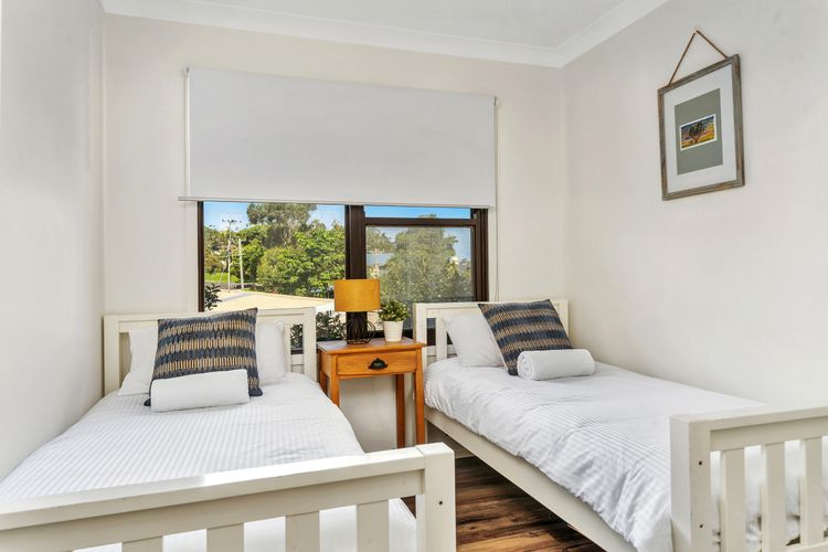 Seven Smiles, Gerroa