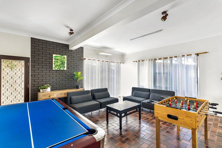 Seven Smiles, Gerroa