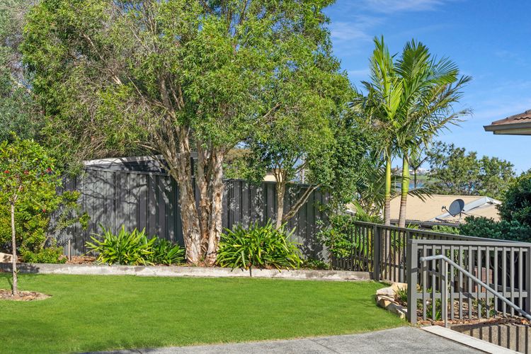 Seven Smiles, Gerroa