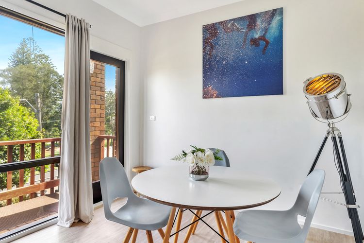 Seven Smiles, Gerroa