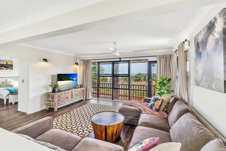 Seven Smiles, Gerroa