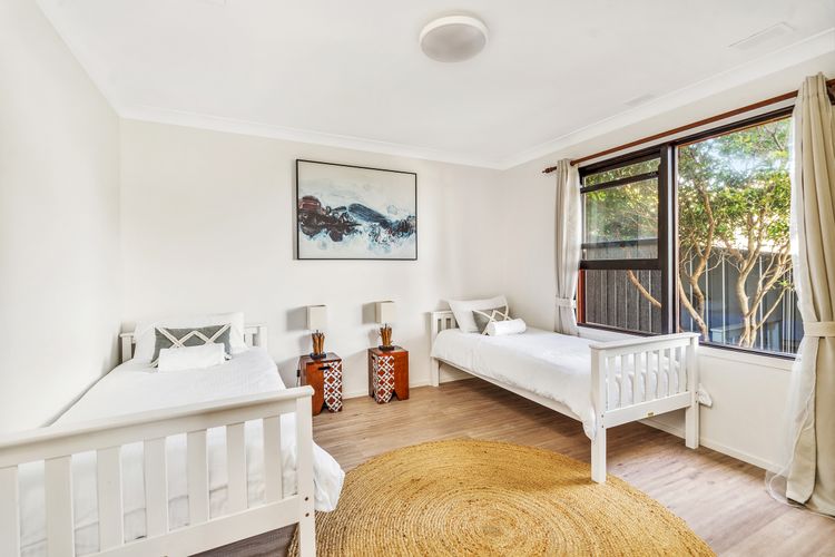 Seven Smiles, Gerroa