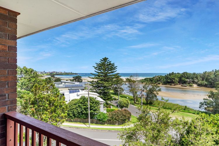 Seven Smiles, Gerroa