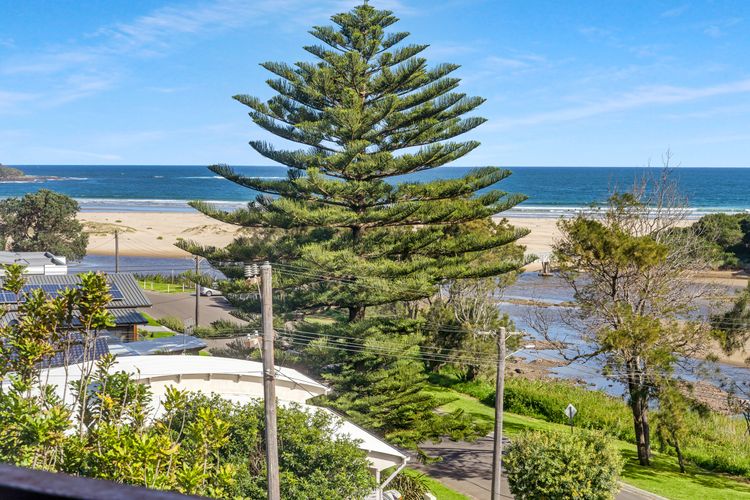 Seven Smiles, Gerroa