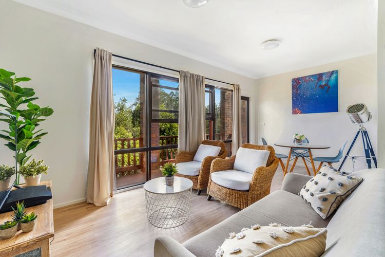 Seven Smiles, Gerroa