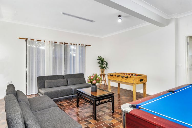 Seven Smiles, Gerroa