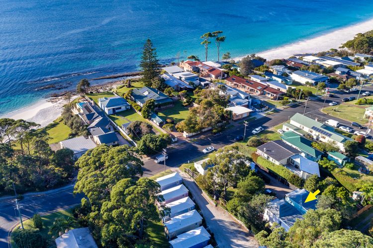 The Green Whaler, Hyams Beach