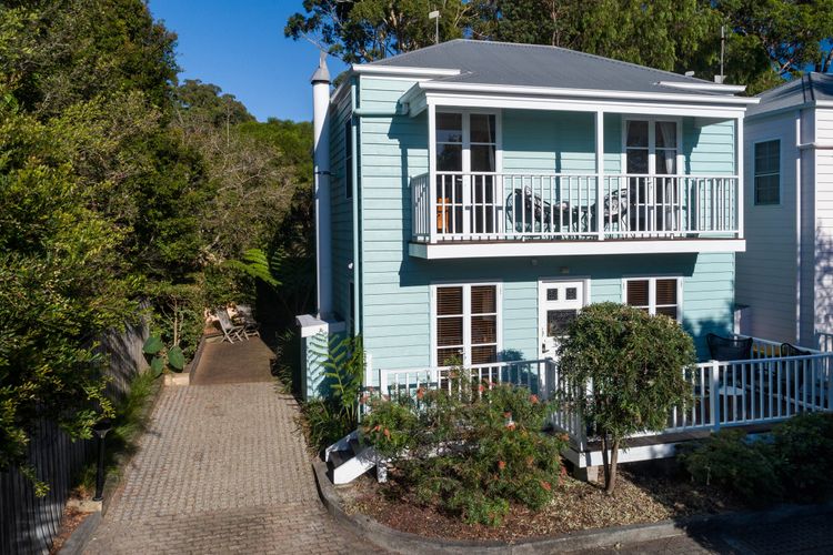 The Green Whaler, Hyams Beach