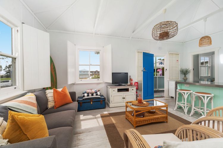 Aurora: quintessential beachfront couples getaway