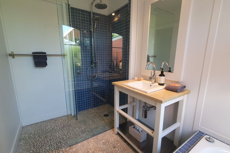 Avalon: vintage beachside family getaway