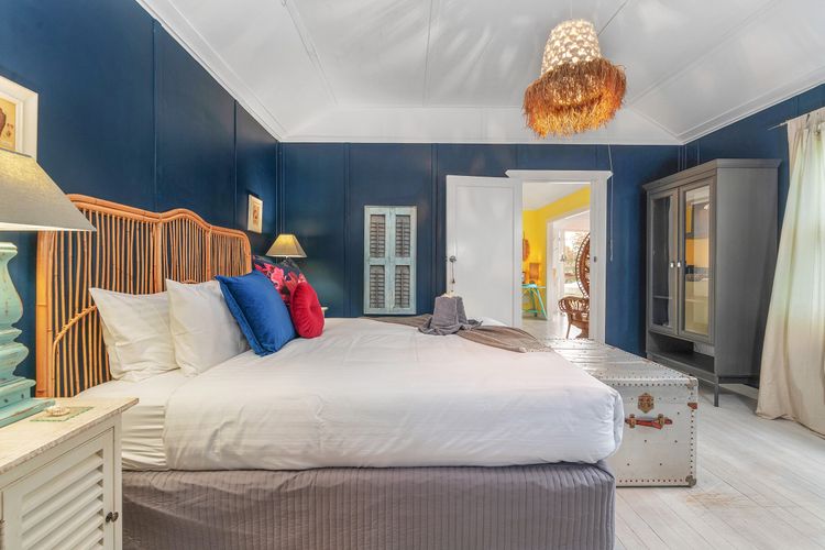 Avalon: vintage beachside family getaway