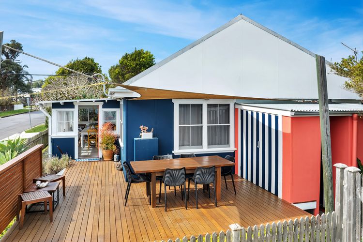 Avalon: vintage beachside family getaway