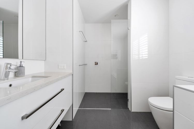 Breakers on Orion Beach, Vincentia