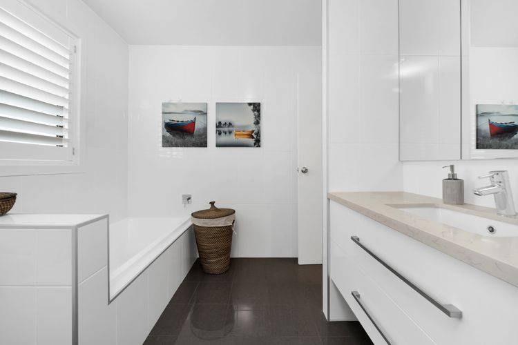 Breakers on Orion Beach, Vincentia