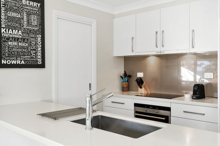 Breakers on Orion Beach, Vincentia