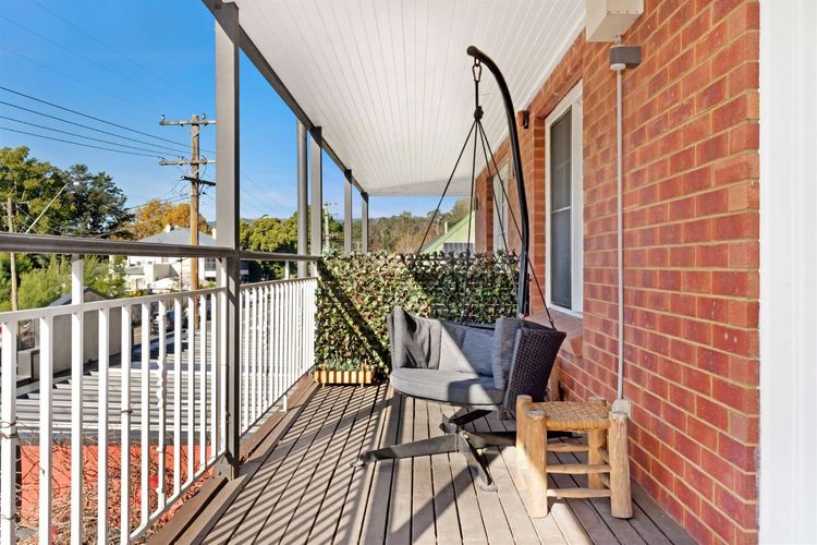 Myrtle Tree Lodge Flowers, Kangaroo Valley