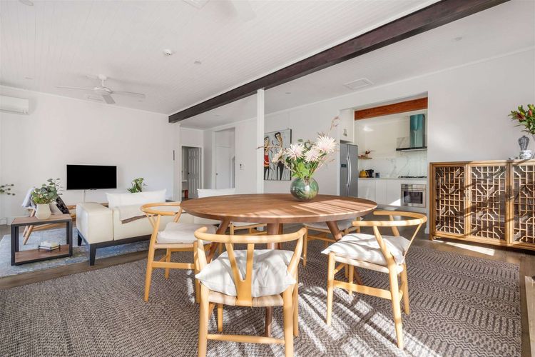 Myrtle Tree Lodge Flowers, Kangaroo Valley