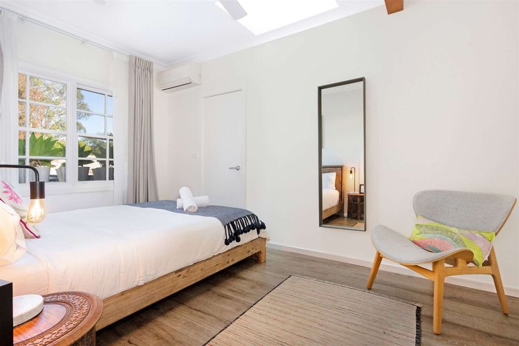 Myrtle Tree Lodge Flowers, Kangaroo Valley