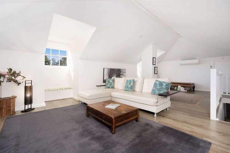 Myrtle Tree Lodge Leaves, Kangaroo Valley