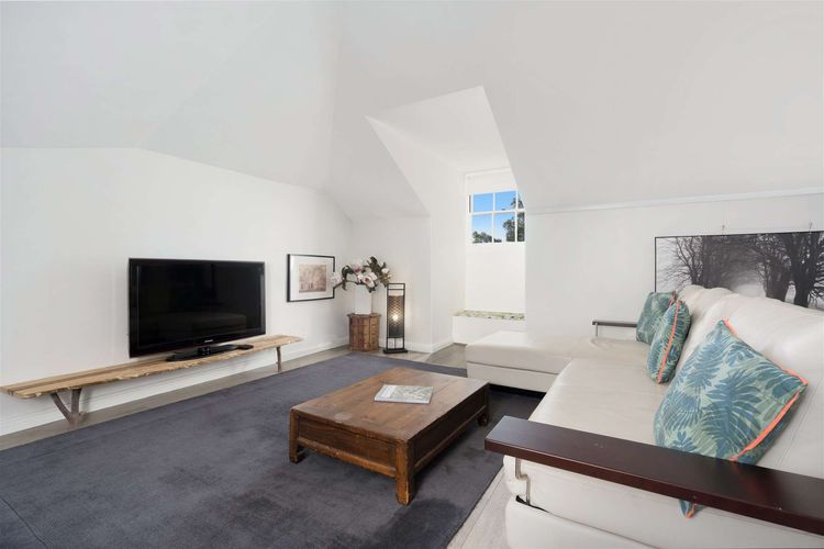 Myrtle Tree Lodge Leaves, Kangaroo Valley