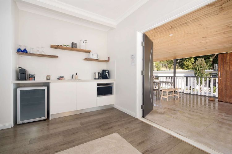 Myrtle Tree Lodge Leaves, Kangaroo Valley