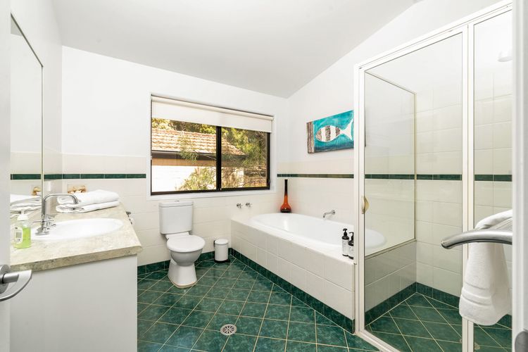 Sandpiper, Hyams Beach