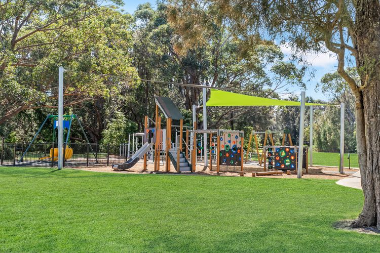 Arches by the Sea, Vincentia