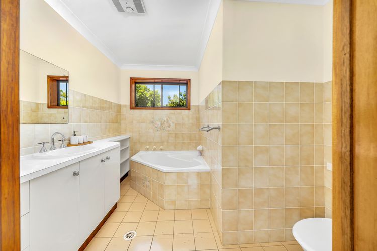 Arches by the Sea, Vincentia