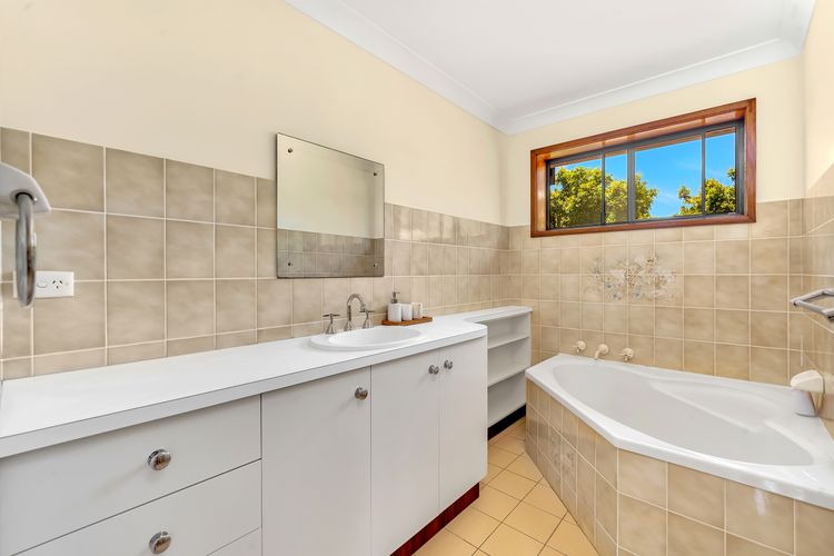 Arches by the Sea, Vincentia