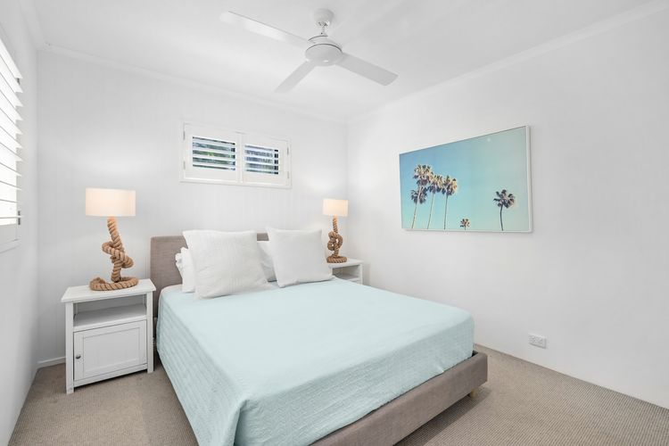 Bedroom 2 image 1