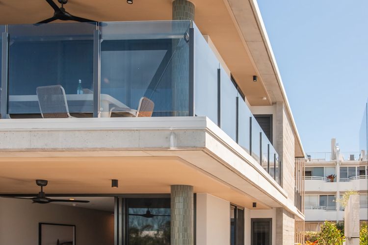 Exterior image 2