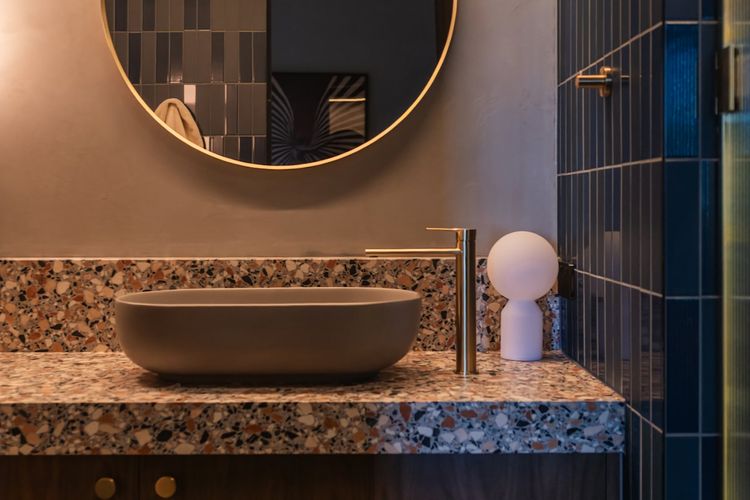 Full bathroom image 2