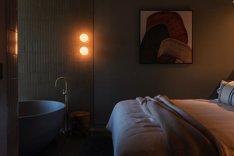 Bedroom image 7